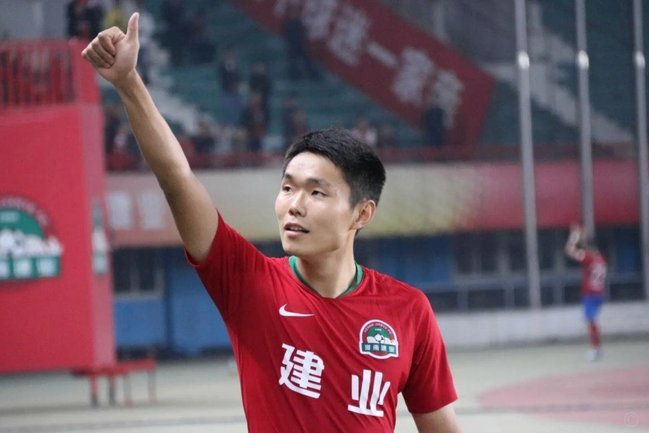 王上源：天赋与努力铸就国足新星