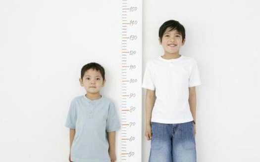 沙明属于从小身高高大，速度快，但技术很一般的，潜力挺大的