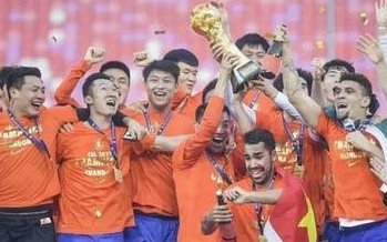 两种足球模式下的抉择