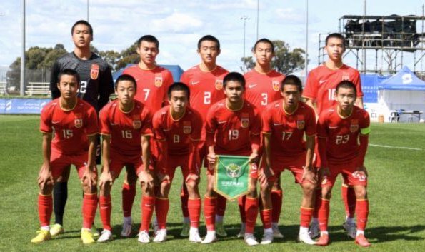 董路培养的国少队在亚洲除了日本以外杀了个遍，但是得不到黑子们的认可。