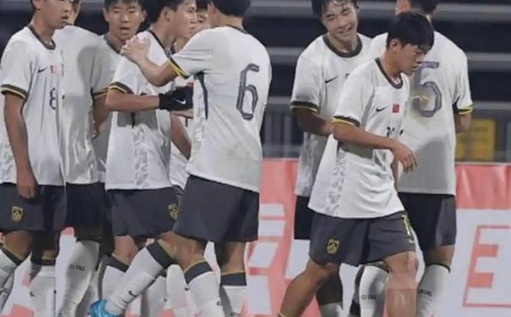 董路培养的国少队在亚洲除了日本以外杀了个遍，但是得不到黑子们的认可。