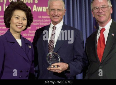 主帅痛陈三天连伤三名中卫：简直不如不踢
