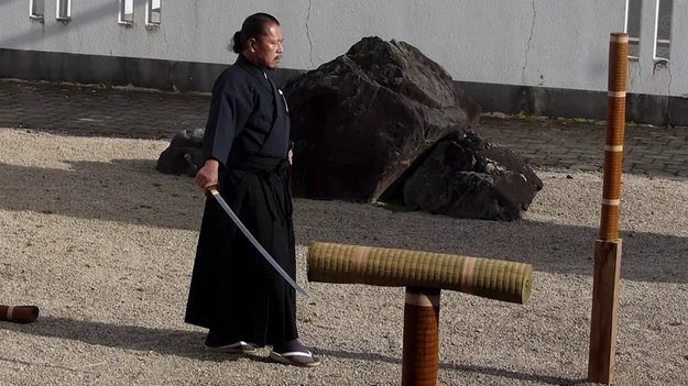 武磊单刀机会，尝试过门将未能起脚打门