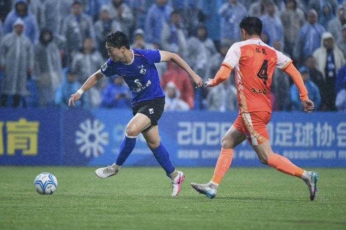江苏常晋目前1:0领先。广东晨星已经3:0赢了。